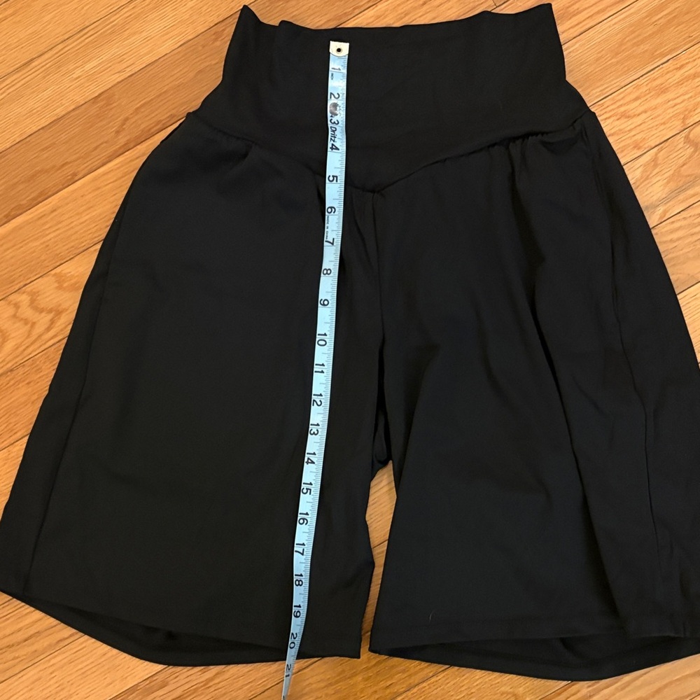 HALARA Black Wide-Leg High-Rise Shorts - Picture 8 of 12